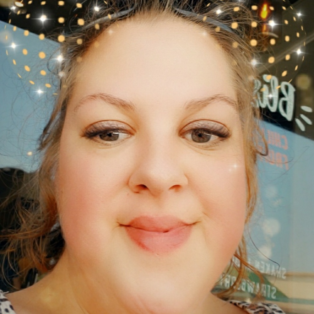 Hi I'm your Posher, Kirsti! Ambassador & Top Rated